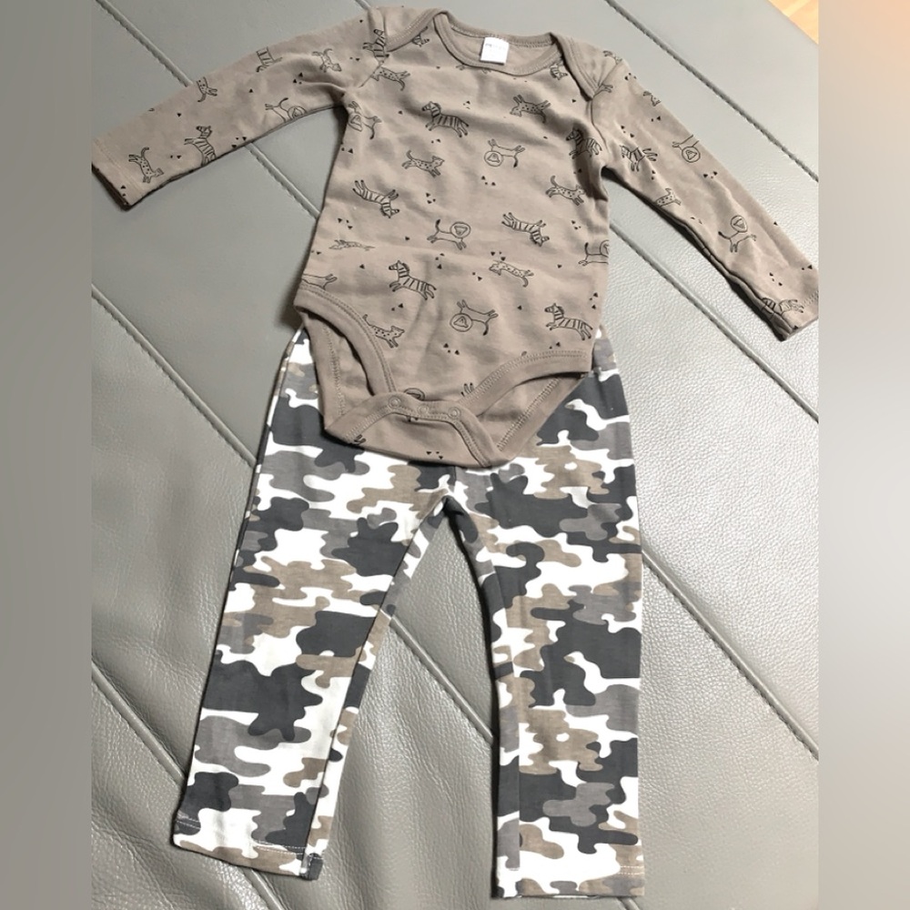 Brown Long Sleeve Onesie and Camouflage Pants Set NWOT